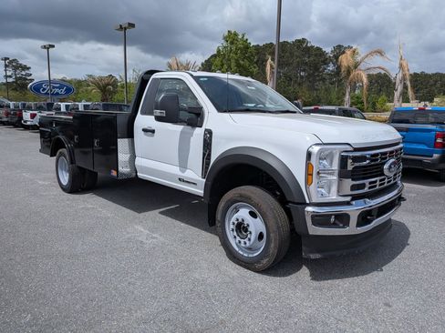 New 2026 Ford F550 4x4 Regular Cab Super Duty w/ XL Chrome Package image 1