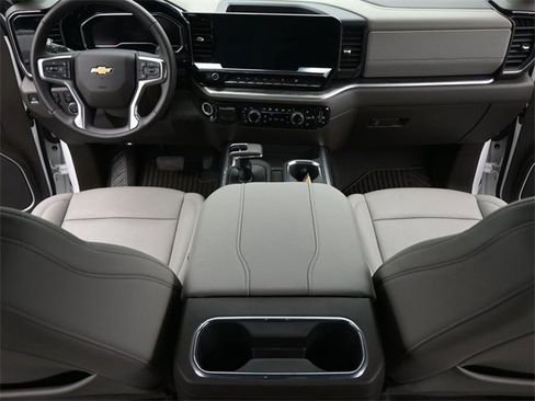 Used 2025 Chevrolet Silverado 1500 LTZ image 23