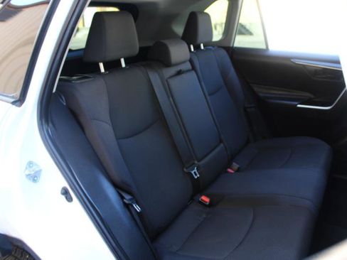 Used 2021 Toyota RAV4 LE image 13