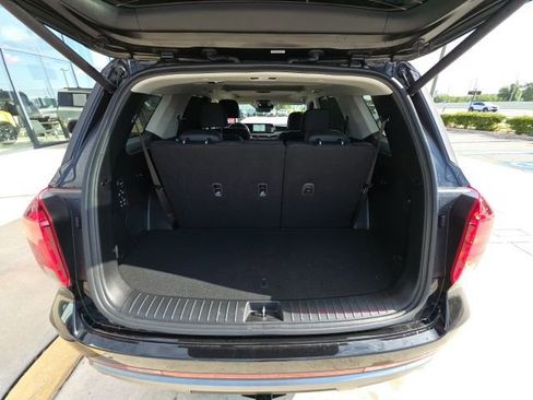 Used 2025 Hyundai Palisade Limited FWD image 28