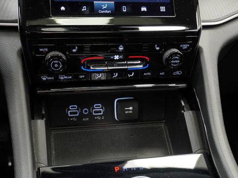 Used 2023 Jeep Grand Cherokee Laredo w/ Luxury Tech Group I AWD/4WD image 35