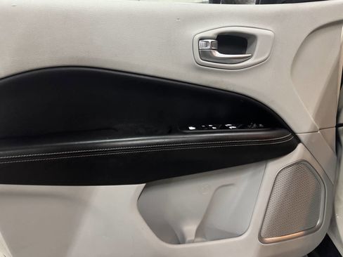 Used 2019 Jeep Compass Latitude w/ Popular Equipment Group image 28