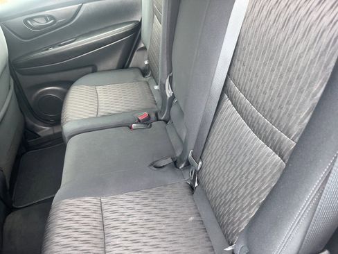 Used 2019 Nissan Rogue S image 10