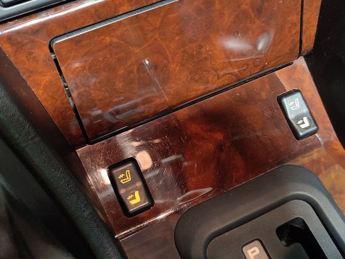 Used 1995 Mercedes-Benz E 320 Convertible image 48