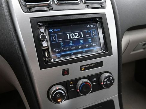 Used 2012 GMC Acadia SLE image 17