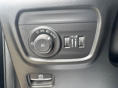 Used 2023 Jeep Grand Cherokee L Limited w/ Luxury Tech Group II AWD/4WD image 9