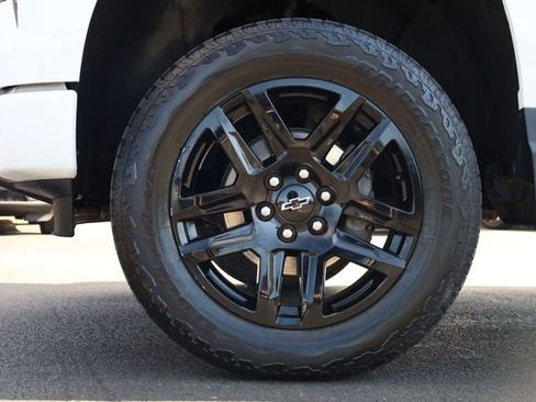 Used 2023 Chevrolet Silverado 1500 Custom w/ LPO, Dark Essentials Package image 9