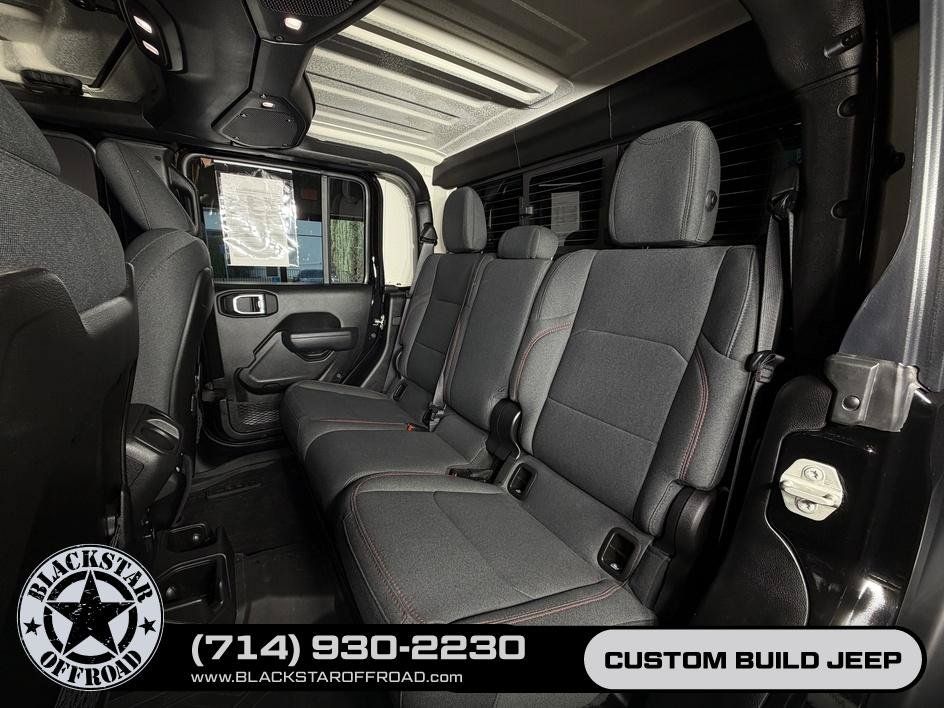 Used 2024 Jeep Gladiator Rubicon w/ Technology Group AWD/4WD image 21