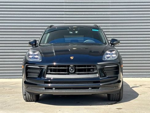 Certified 2025 Porsche Macan image 10