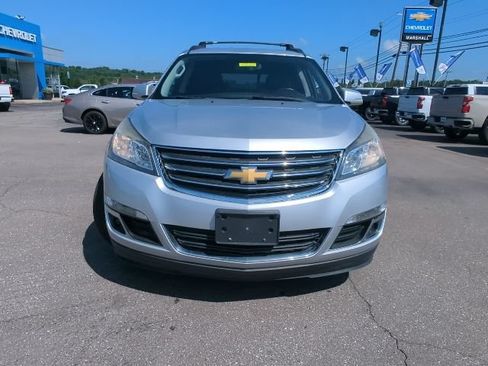 Used 2017 Chevrolet Traverse LT w/ Style and Technology Package FWD image 4