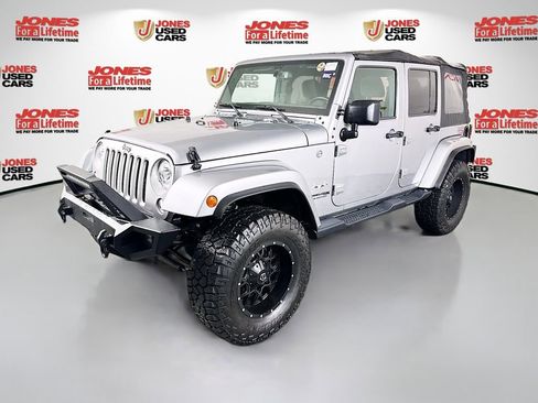 Used 2018 Jeep Wrangler Unlimited Sahara w/ Connectivity Group image 10