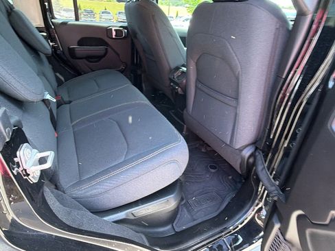Used 2025 Jeep Wrangler Willys AWD/4WD image 21