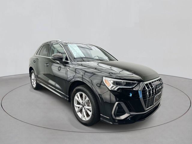 Used 2023 Audi Q3 2.0T Premium w/ Convenience Package AWD/4WD image 5