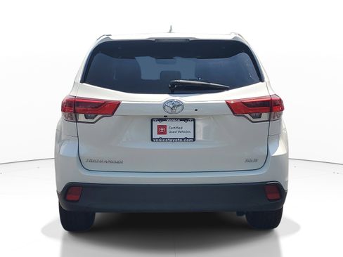 Certified 2017 Toyota Highlander XLE FWD image 5