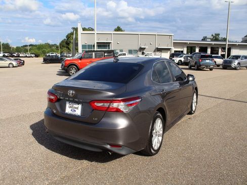 Used 2019 Toyota Camry LE FWD image 5
