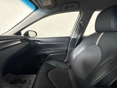 Used 2019 Toyota Camry SE image 17