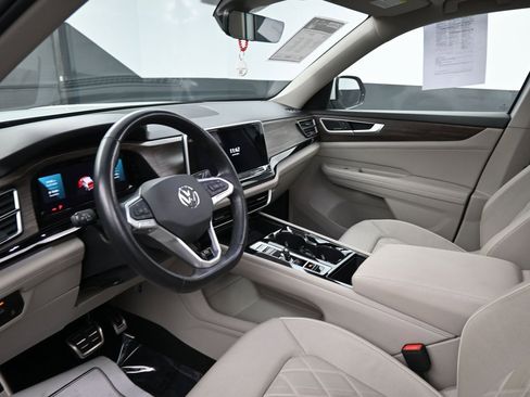 Used 2024 Volkswagen Atlas SEL Premium R-Line image 32