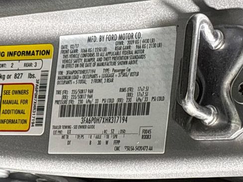 Used 2017 Ford Fusion SE FWD image 24