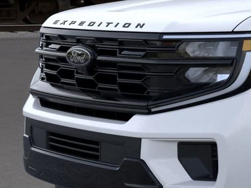 New 2026 Ford Expedition Platinum image 17