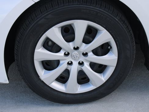 Certified 2025 Toyota Corolla LE image 9