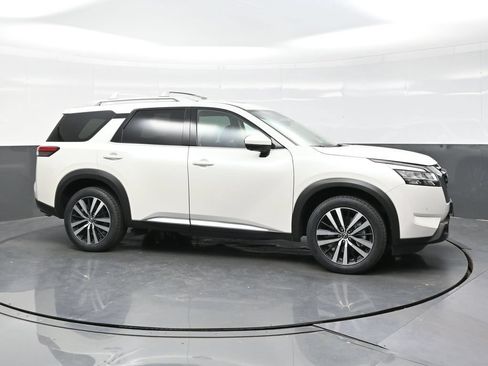 Used 2023 Nissan Pathfinder Platinum AWD/4WD image 8