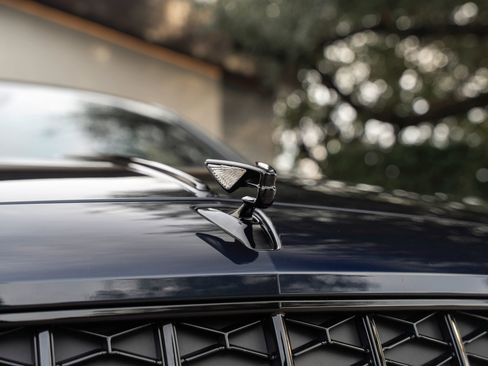 Certified 2026 Bentley Flying Spur Plug-In Hybrid AWD/4WD image 11