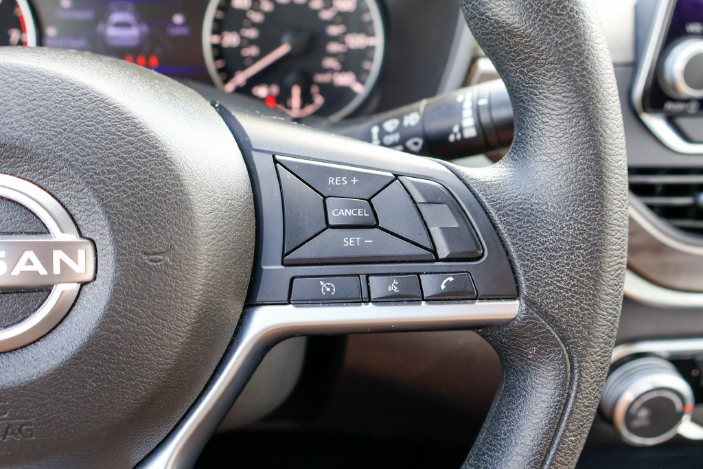 Used 2025 Nissan Altima 2.5 SV FWD image 13