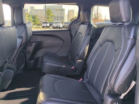 New 2026 Chrysler Pacifica Select image 14