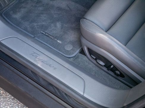 Used 2022 Porsche Taycan image 27