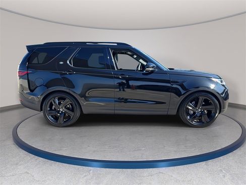 New 2025 Land Rover Discovery S image 4