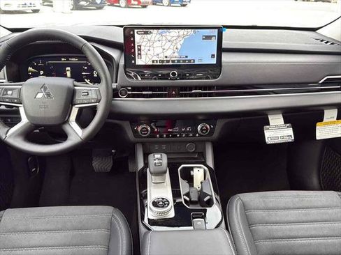 New 2026 Mitsubishi Outlander SE image 33