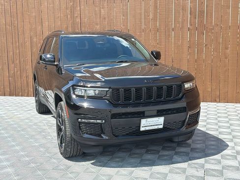 Used 2024 Jeep Grand Cherokee L Limited w/ Black Appearance Package AWD/4WD image 14
