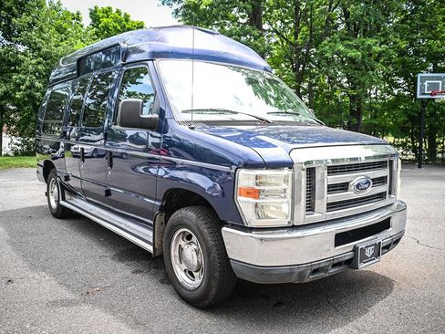 Used 2011 Ford E-150 and Econoline 150 w/ RV Plus Pkg RWD image 6