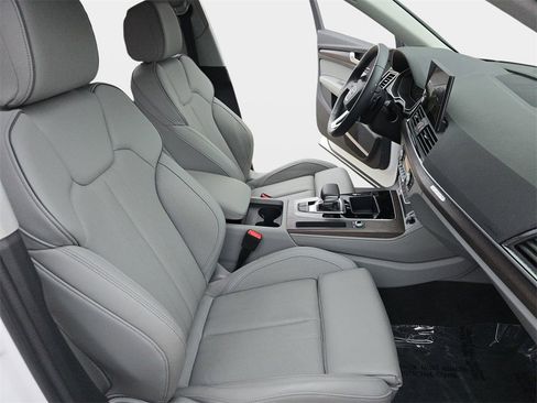 Certified 2025 Audi Q5 2.0T Premium Plus w/ Premium Plus Package image 10