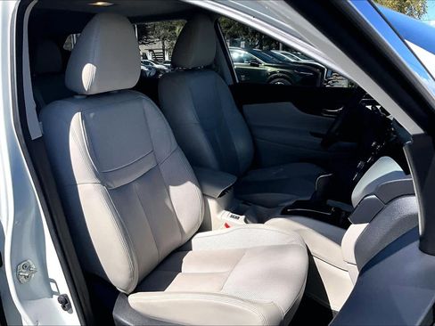 Used 2021 Nissan Rogue Sport SL w/ Premium Package image 9