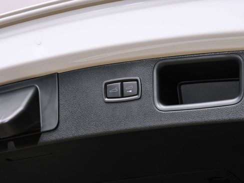 Used 2023 Porsche Macan AWD/4WD image 55