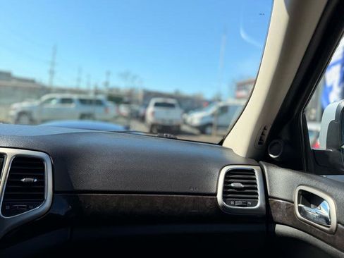 Used 2012 Jeep Grand Cherokee Laredo w/ Laredo E Group image 17