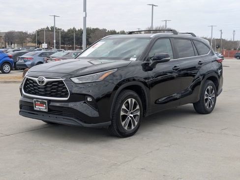 Used 2023 Toyota Highlander XLE image 10