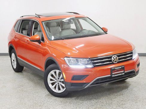 Used 2018 Volkswagen Tiguan SE w/ Panoramic Sunroof Package FWD image 5