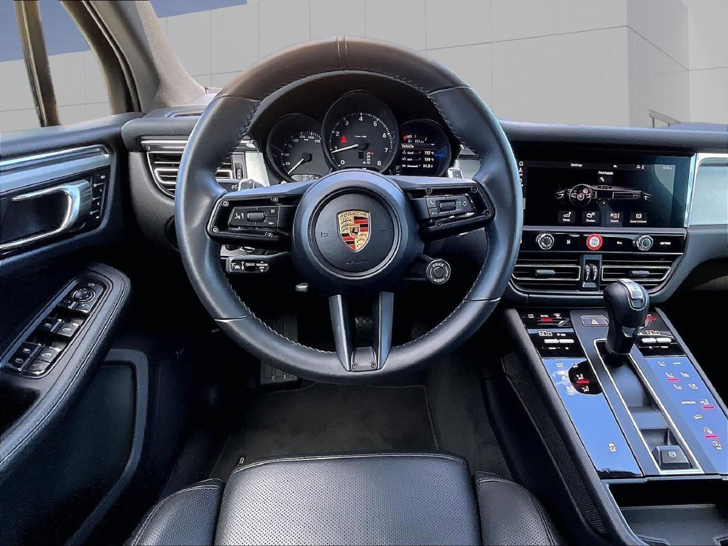 Certified 2026 Porsche Macan AWD/4WD image 13