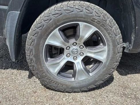 Used 2019 RAM 1500 Laramie AWD/4WD image 15