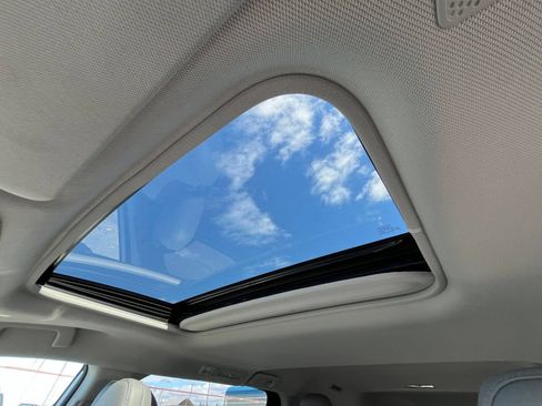 Used 2023 Toyota Sienna XLE FWD image 25