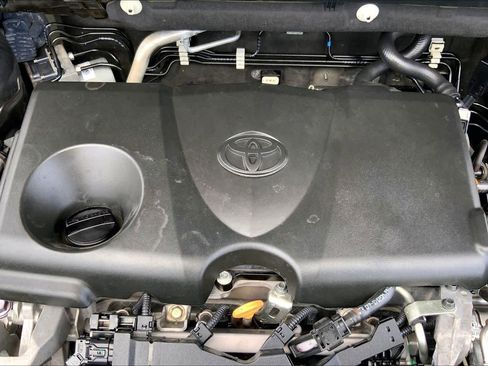 Used 2020 Toyota RAV4 XLE FWD image 32