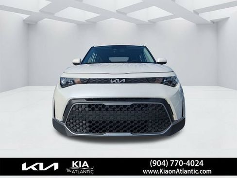 Used 2025 Kia Soul LX w/ LX Technology Package FWD image 8