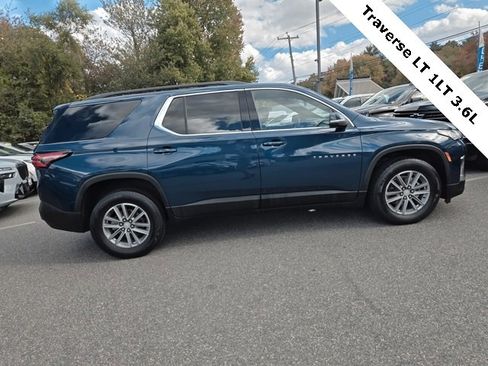 Used 2023 Chevrolet Traverse LT image 9