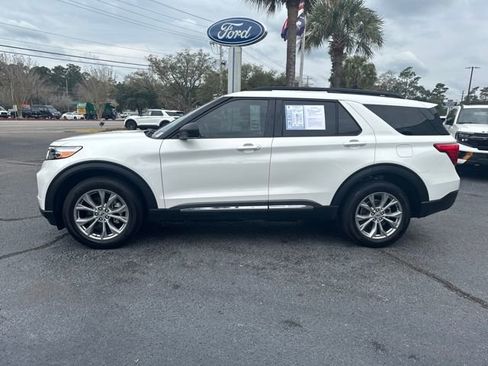 Used 2023 Ford Explorer XLT w/ Equipment Group 202A image 5