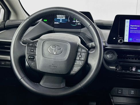 Used 2025 Toyota Prius LE FWD image 25