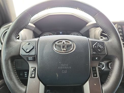 Used 2020 Toyota Tacoma TRD Off-Road w/ Technology Package AWD/4WD image 19