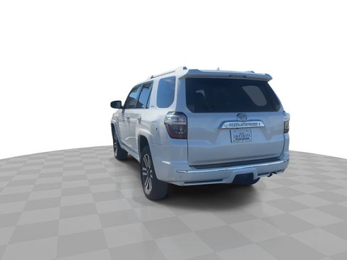 Used 2015 Toyota 4Runner SR5 image 6