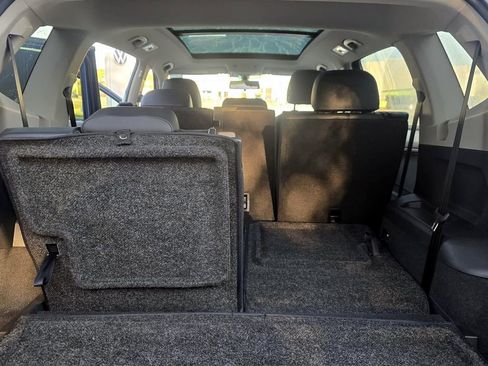 Used 2019 Volkswagen Tiguan SE w/ Panoramic Sunroof Package image 28